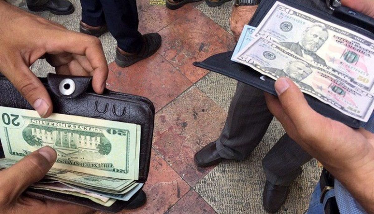 قیمت دلار منتظر یک تصمیم درباره مذاکرات/ بیت کوین صعود کرد، دلار سقوط
